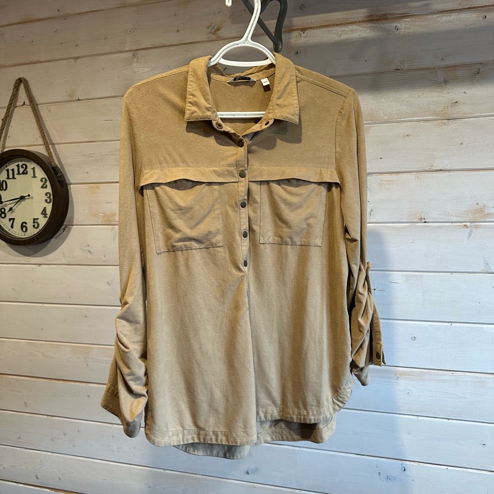 Reitmans | Tan Faux Suede 1/4 Snap Front Top